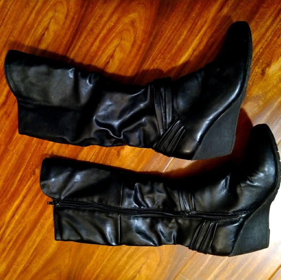 Black Boots - Picture 1 of 5